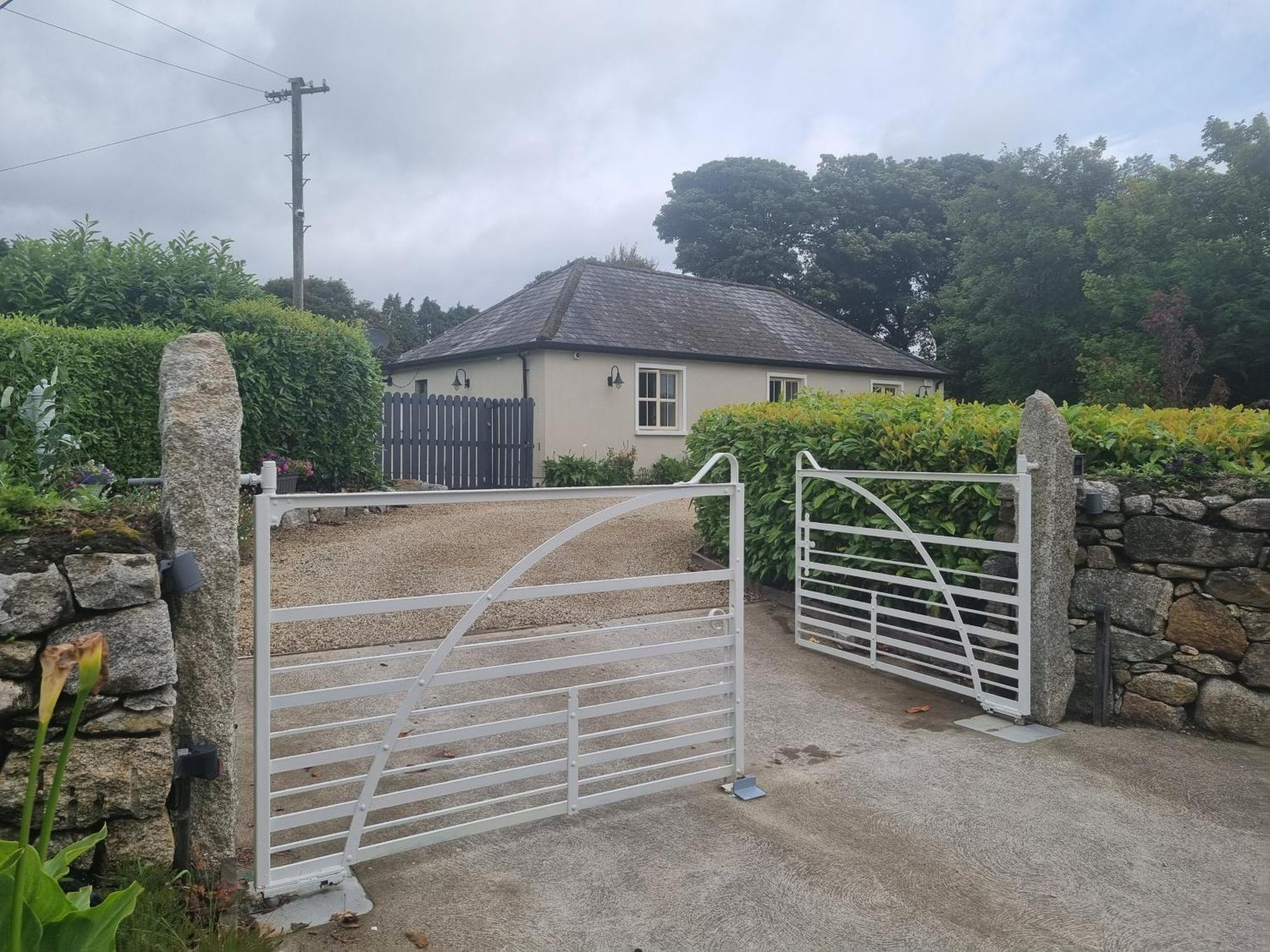 Cracatinni Mews Roundwood Exterior photo